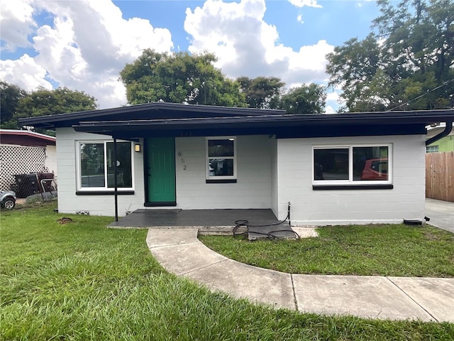 view of front of home featuring a front lawn and covered porch