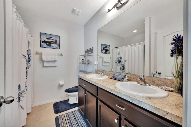 bathroom with a shower with curtain, vanity, toilet, and a textured ceiling