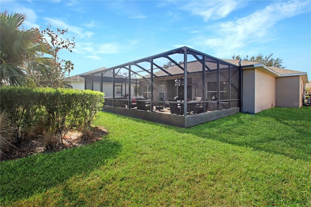 view of yard with a lanai