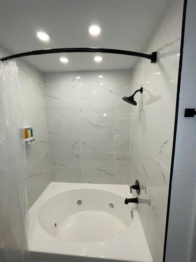 bathroom featuring shower / bath combo