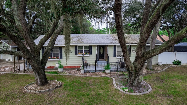 single story home with a front yard