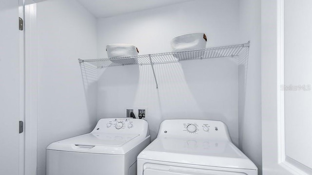 laundry room with washing machine and clothes dryer