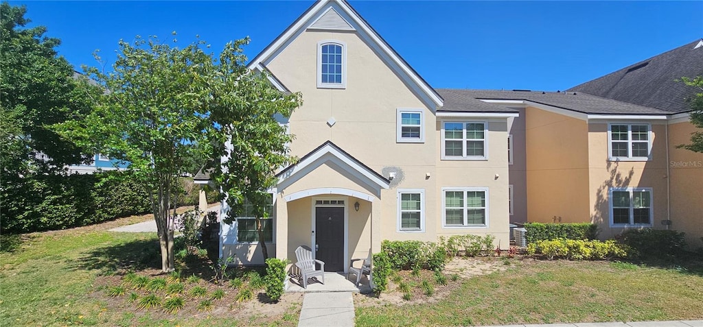 view of front property featuring a front yard