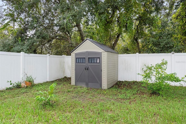 view of outdoor structure with a yard