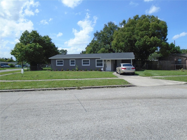 ranch-style home featuring a front lawn