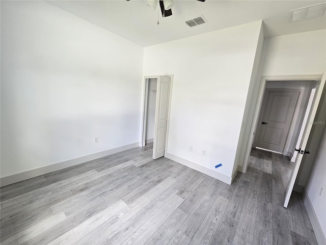 empty room featuring light hardwood / wood-style floors and ceiling fan