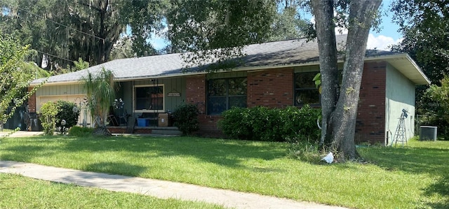 single story home featuring central AC and a front lawn