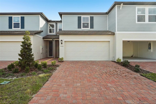 view of front facade featuring a garage