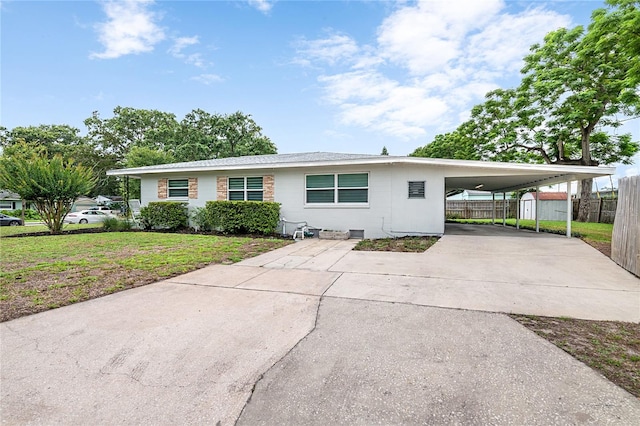 view of front of property featuring a front yard and a carport