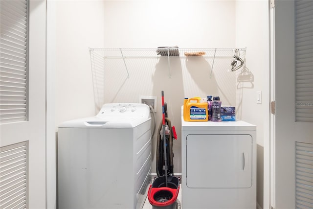 washroom featuring washing machine and dryer