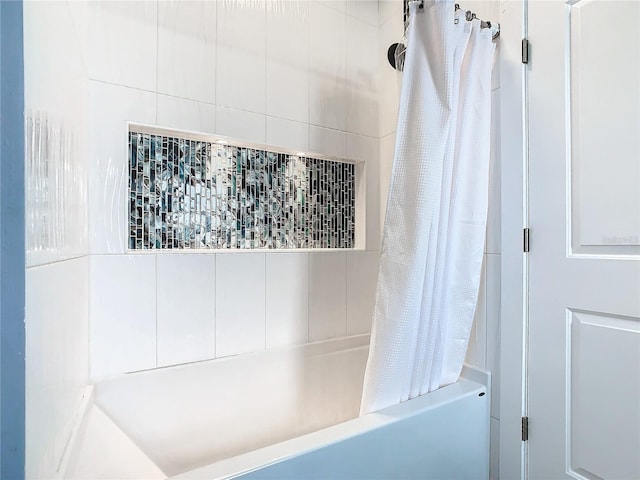 bathroom featuring shower / tub combo