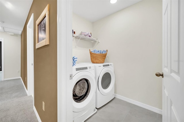 washroom with light carpet and independent washer and dryer