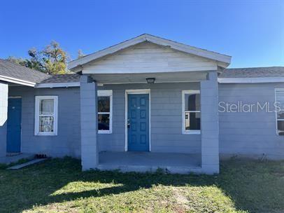 view of front of house with a front yard