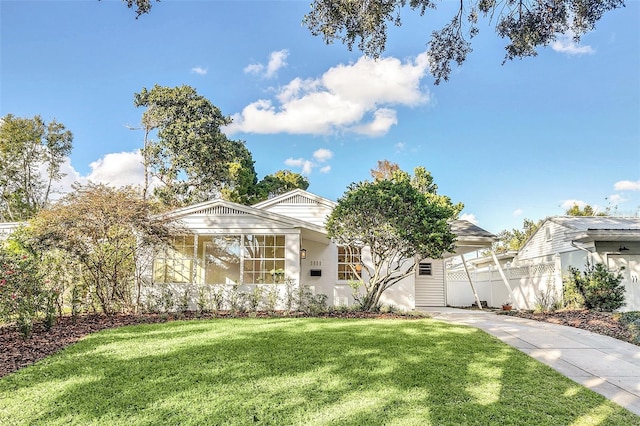 view of front of property with a front lawn