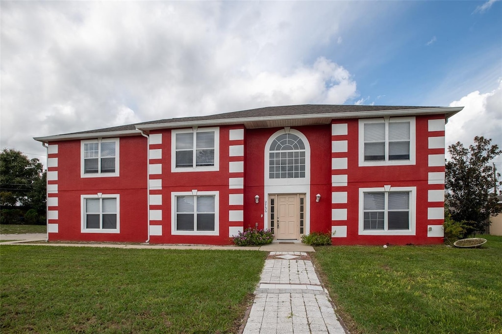 view of front of property with a front yard