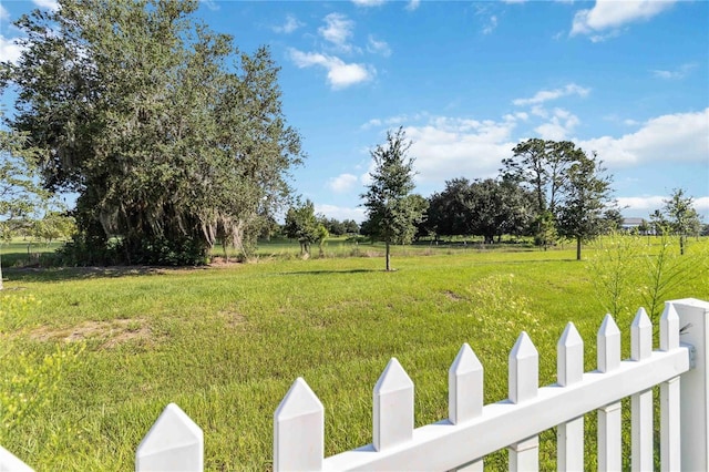 view of yard featuring a rural view