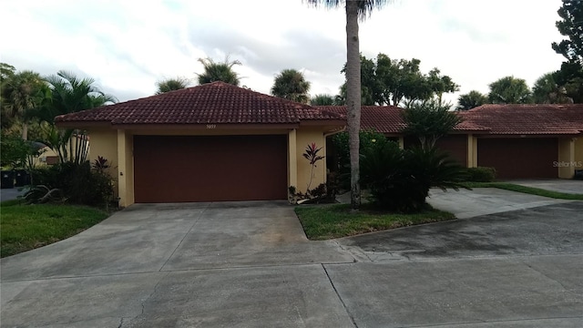 view of front facade with a garage