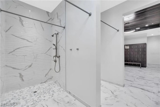 bathroom featuring a tile shower