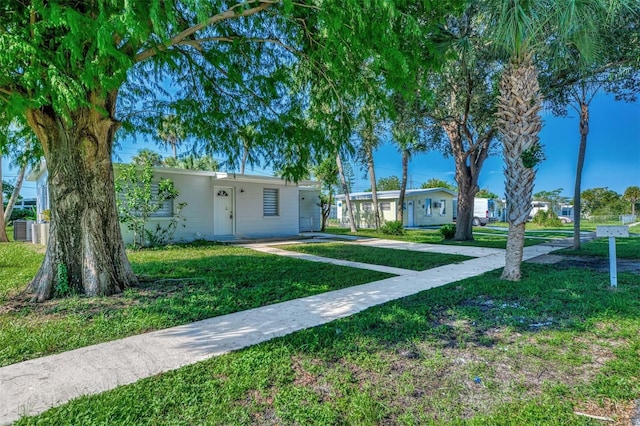 view of front of home with a front lawn