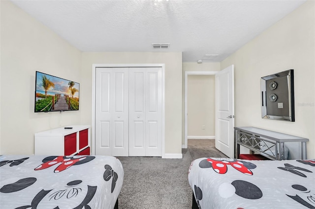 carpeted bedroom featuring a closet and a textured ceiling