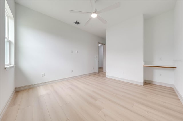 empty room featuring light hardwood / wood-style floors and ceiling fan