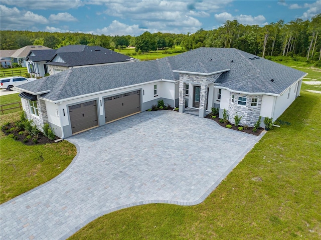 view of front of home featuring a front yard and a garage