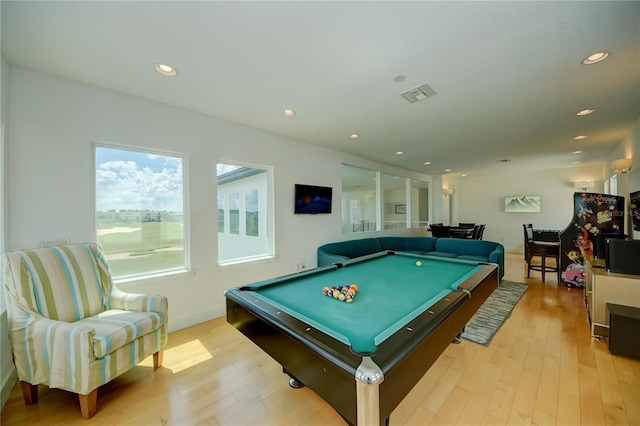 rec room featuring visible vents, recessed lighting, light wood-style floors, and pool table