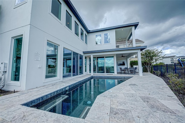 view of pool featuring outdoor dining area, fence, a fenced in pool, a patio, and ceiling fan