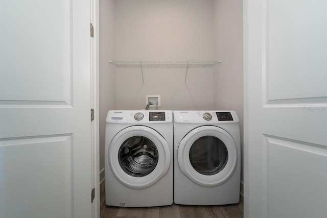 laundry area featuring hardwood / wood-style floors and independent washer and dryer