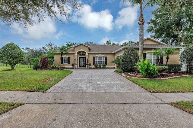 single story home with a front yard