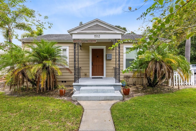 bungalow-style home featuring a front lawn