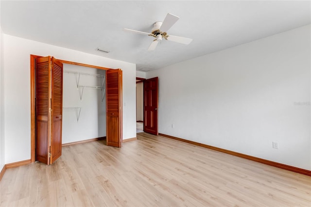 unfurnished bedroom featuring light wood-type flooring, a closet, and ceiling fan