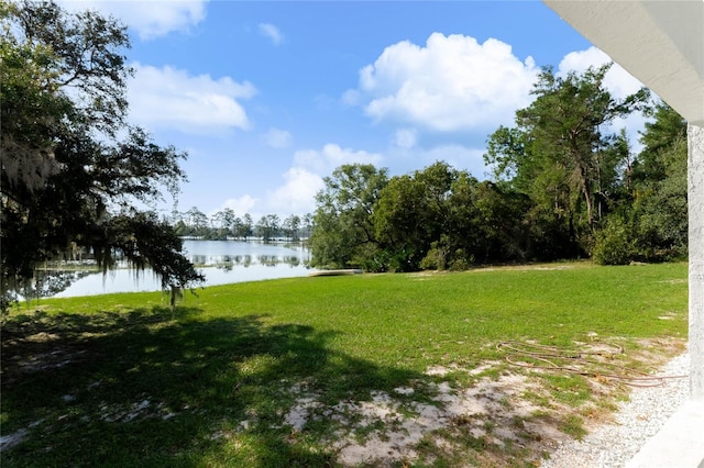 view of yard featuring a water view