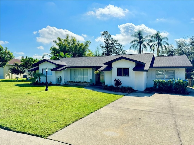 single story home featuring a front yard