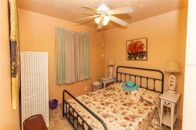 bedroom with ceiling fan