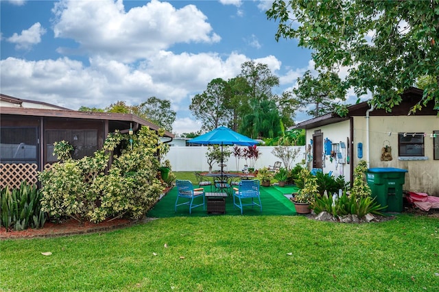 view of yard featuring a patio area