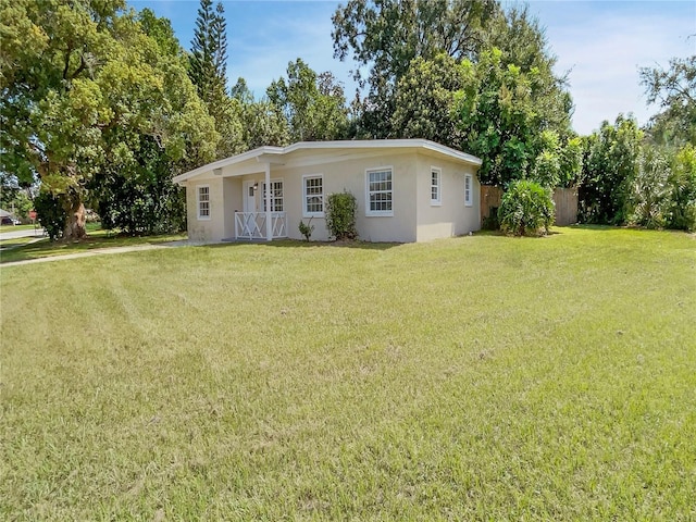 ranch-style house featuring a front lawn