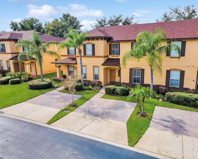 view of front of house featuring a front yard