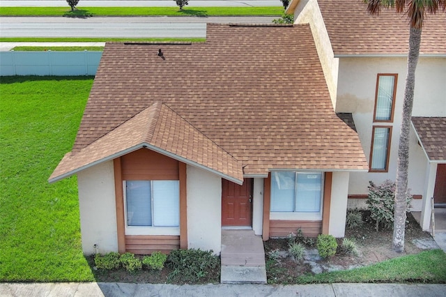 view of front of home with a front lawn