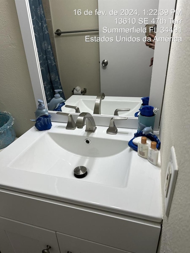 bathroom featuring vanity