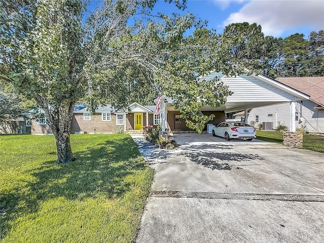 view of front of home featuring central AC, a carport, and a front yard