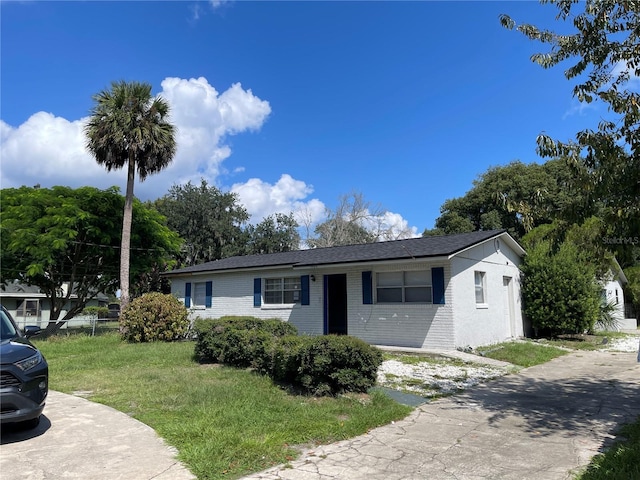 view of front of house with a front yard