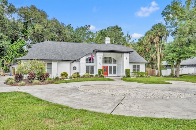 view of front facade with a front lawn