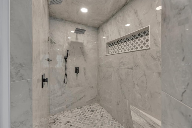 bathroom featuring tiled shower