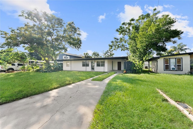 ranch-style house featuring a front lawn