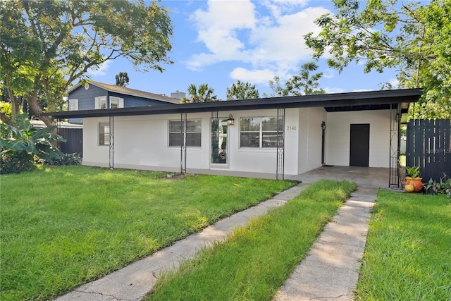 view of front of home with a carport and a front yard