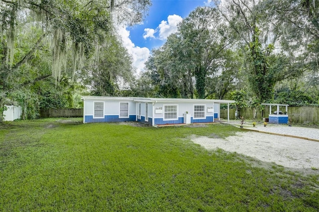 view of front facade featuring covered porch and a front yard