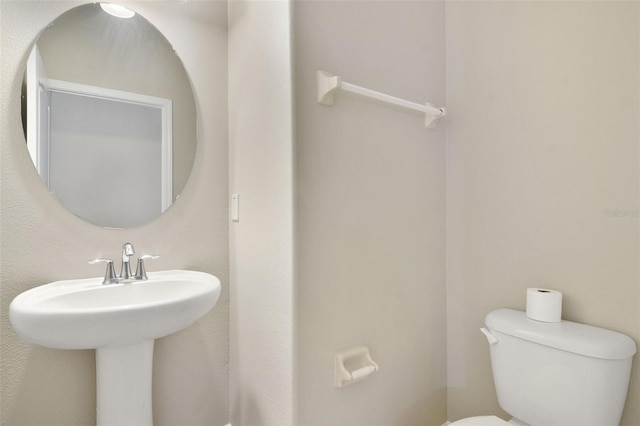 bathroom featuring sink and toilet