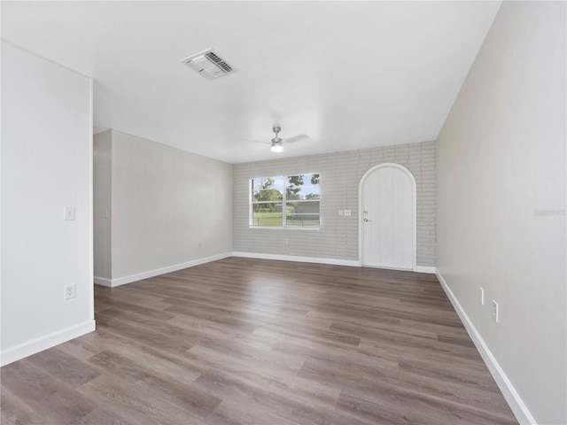 5400 Fox Briar Trl, Orlando, FL 32808 - empty room featuring wood finished floors, visible vents, baseboards, and ceiling fan