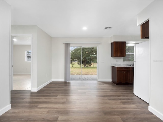 5400 Fox Briar Trl, Orlando, FL 32808 - unfurnished living room featuring baseboards, visible vents, and dark wood-type flooring